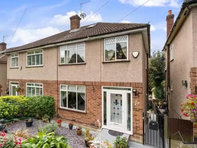 Cheap 1 BA 3 bedroom semi detached house for rent in Broom Mea.