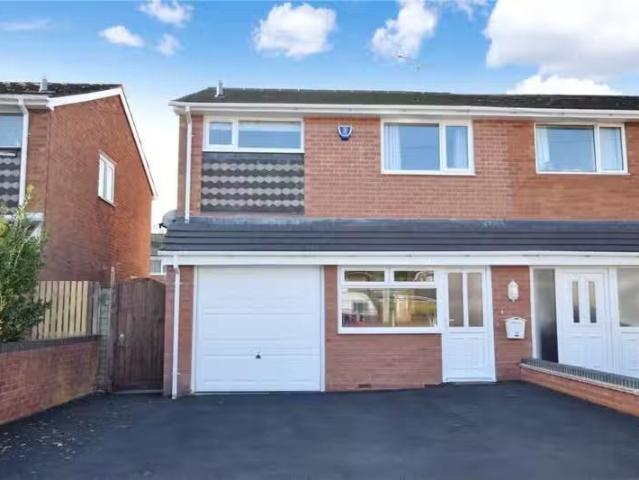 Rental! 1 BA 3 bedroom semi detached house for rent in The Bir.