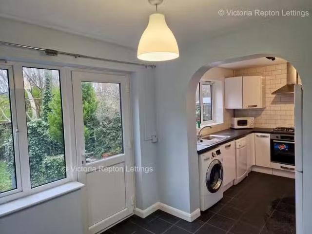Rental! 1 BA 3 bedroom semi detached house for rent in Trym Si.