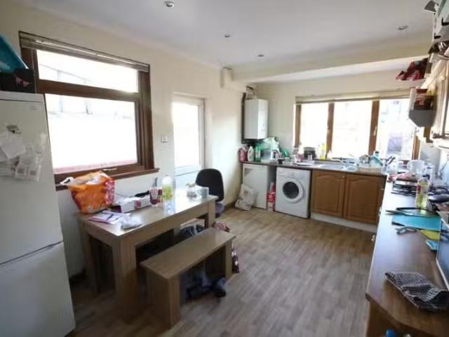For Rent! 1 BA 4 bedroom terraced house for rent in Pen Y Bryn.