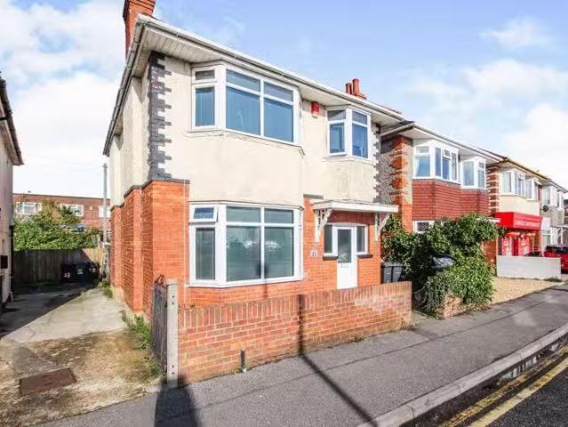 Rental! 1 BA 4 bedroom detached house for rent in Winton, Bour.