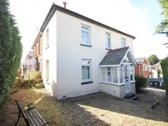 Just in! 1 BA 4 bedroom detached house for rent in Ridley Road.