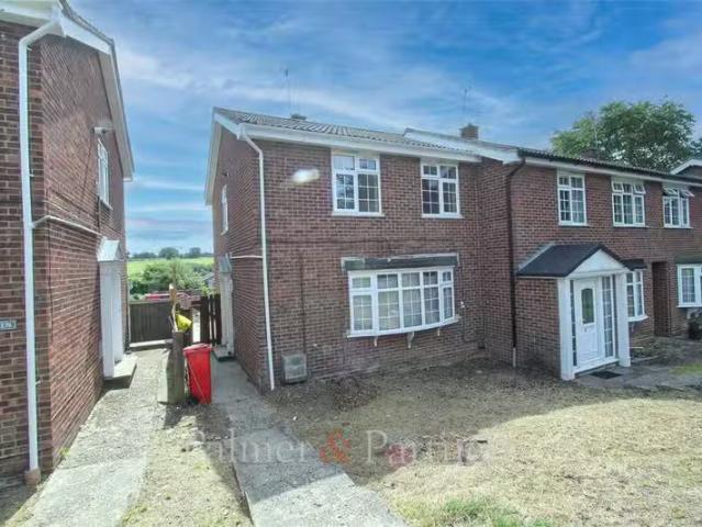 Charming 1 BA 4 bedroom end of terrace house for rent in Leam.