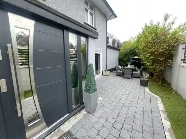 Charming 1 BA 4 bedroom ground floor flat for rent in Queens P.