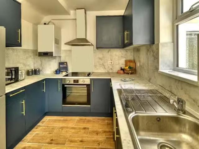 Deal! 1 BA 4 bedroom house for rent in Forest Road, Fishponds.