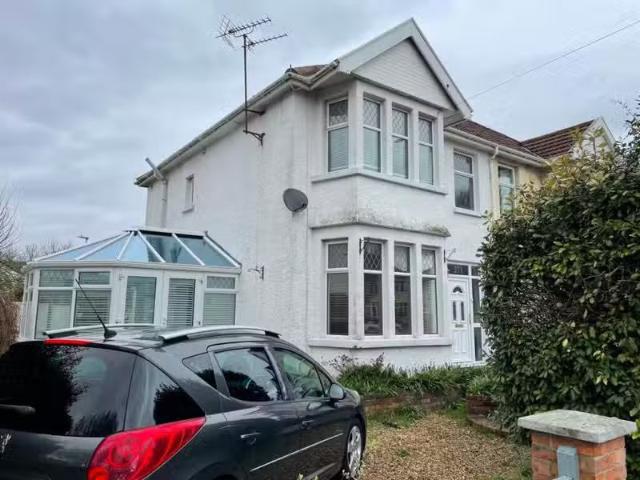 Just in! 1 BA 4 bedroom house for rent in Locking Road, Weston.
