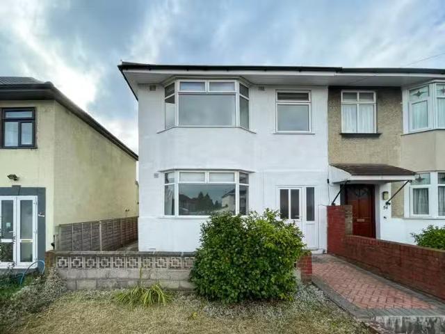 Cheap 1 BA 4 bedroom semi detached house for rent in Forest Ro.