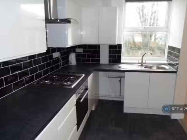 Nice 1 BA 4 bedroom semi detached house for rent in Westbury L.