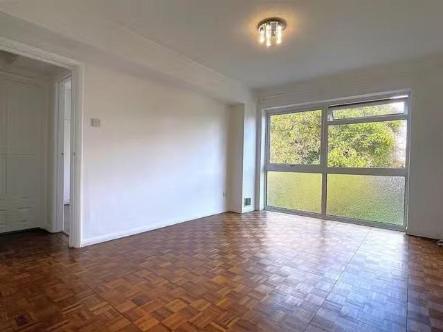 Charming 1 bedroom apartment for rent in Beckenham Grove, Shor.