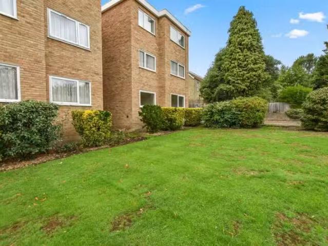 Cheap 1 bedroom apartment for rent in Bromley Grove, Blythburg.