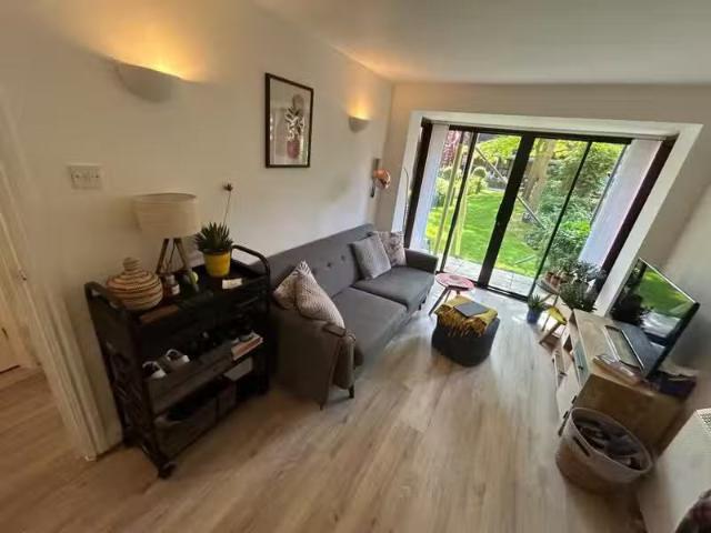 Charming 1 bedroom apartment for rent in Kings Court, Jeweller.