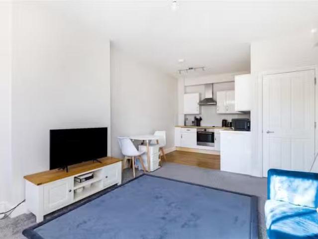 Just in! 1 bedroom apartment for rent in The Leys, 38 High Str.