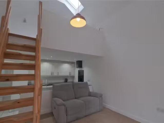 For Rent! 1 bedroom detached house for rent in York Street, Ba.