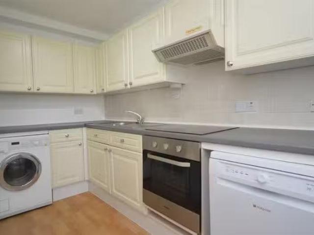 Unique 1 bedroom flat for rent in The Ridgeway, St Albans, AL4