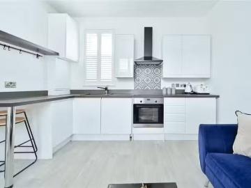 Charming 1 bedroom flat for rent in Etna Road, St. Albans, Her.
