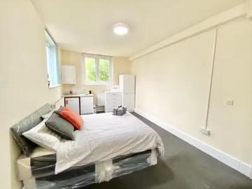 For Rent! 1 bedroom flat share for rent in Selcroft Avenue, Bi.