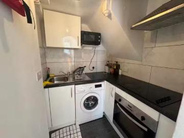 Rental! 1 bedroom semi detached house for rent in Metchley Lan.