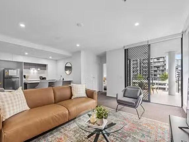 New 1 BR Masters Street