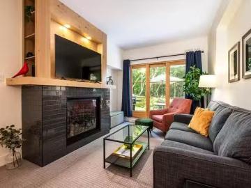 For Rent! 1 BR Chemin du Versant Soleil