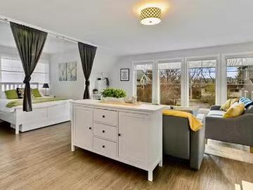 Okotoks, Alberta - Parking, Equipped kitchen