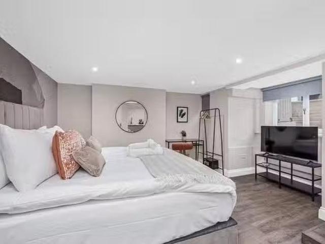 Deal! 1 BR Gunton Rd