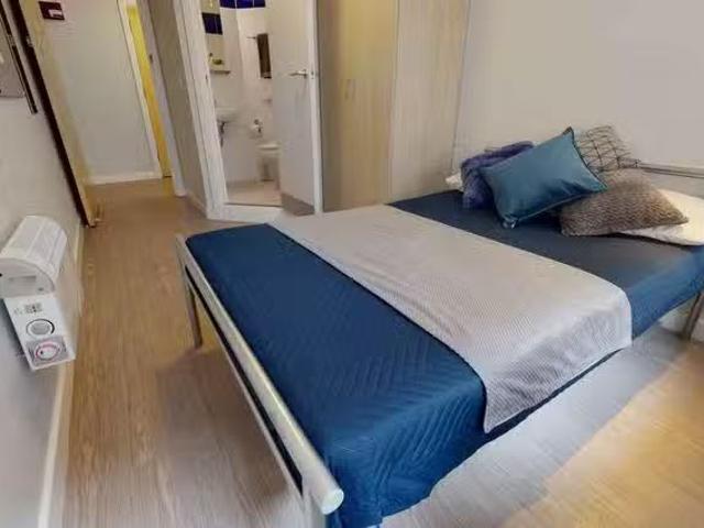 Deal! 1 BR Gold En Suite
