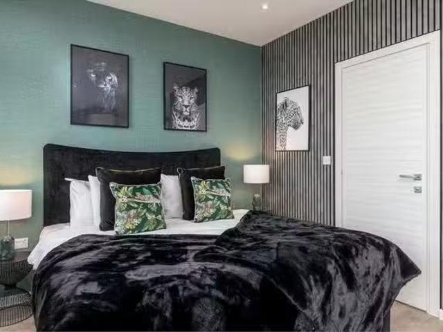Unique 1 BR High Street, Orpington