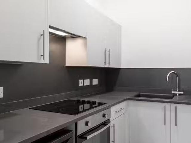 Rental! 1 BR Holgate Road Deluxe En Suite