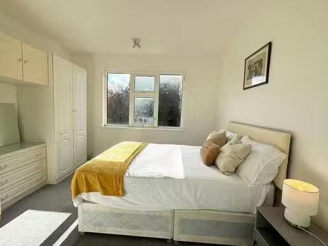 Cozy 1 BR Petts Wood Road, Orpington