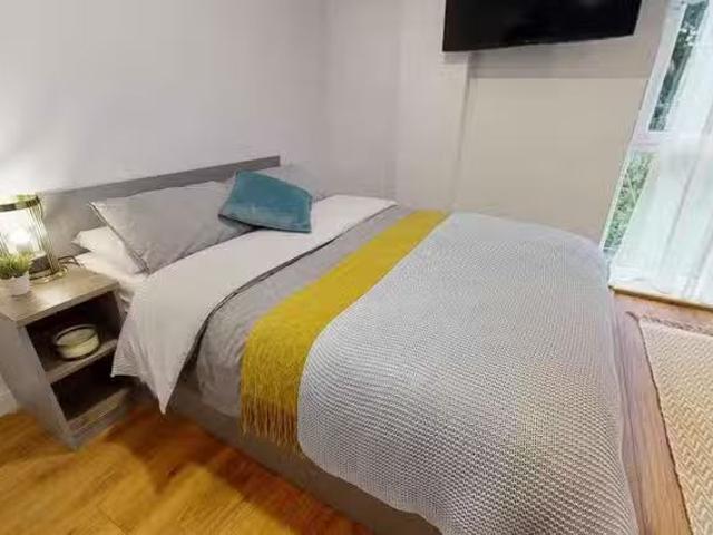 Deal! 1 BR Platinum En Suite Plus