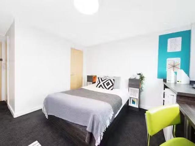 For Rent! 1 BR Quay Point En Suite, Classic