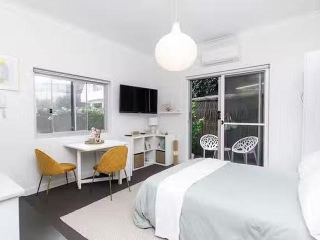 Unique 1 BR Ramsgate Avenue