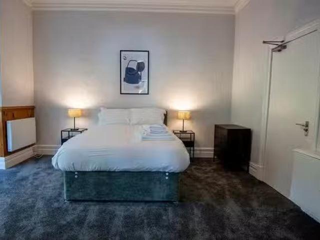 Rental! 1 BR Saint Andrew's Road South