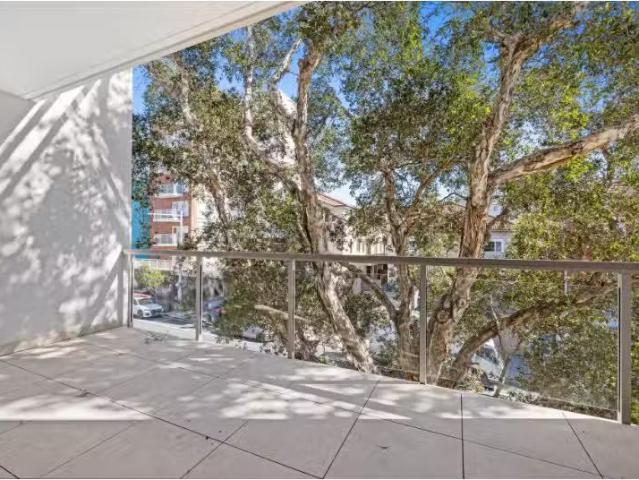 Cheap 1 BR Unit 8/154 Glenayr Avenue, Bondi Beach Apartment fo.
