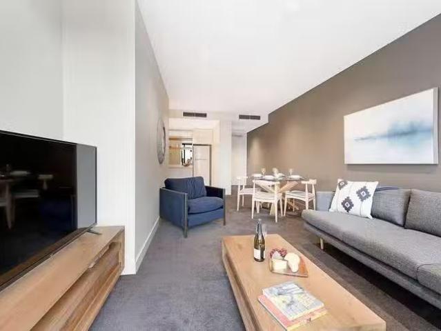 Charming 1 BR 1702/1 Freshwater Place, Southbank, VIC 3006