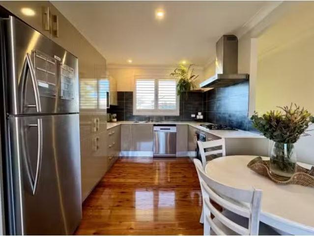 Cheap 1 BR 1/81 Mitchell Street, Merewether Apartment for rent.