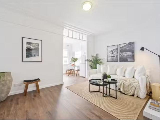 Charming 1 BR 18/7 Beach Road, BONDI BEACH Apartment for rent.