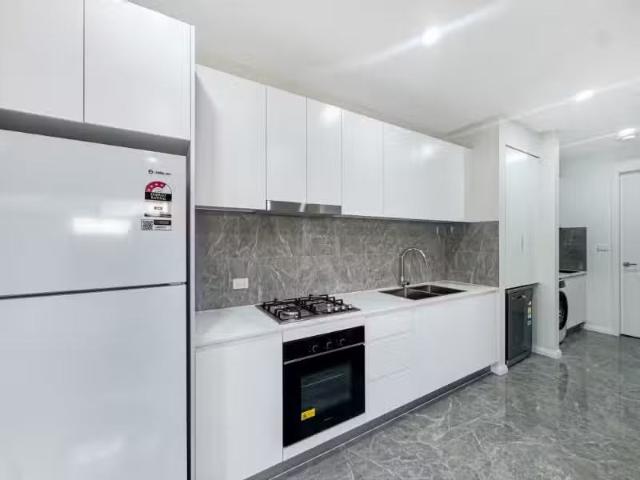 For Rent! 1 BR 102B Banfield Drive, ORAN PARK House for rent.