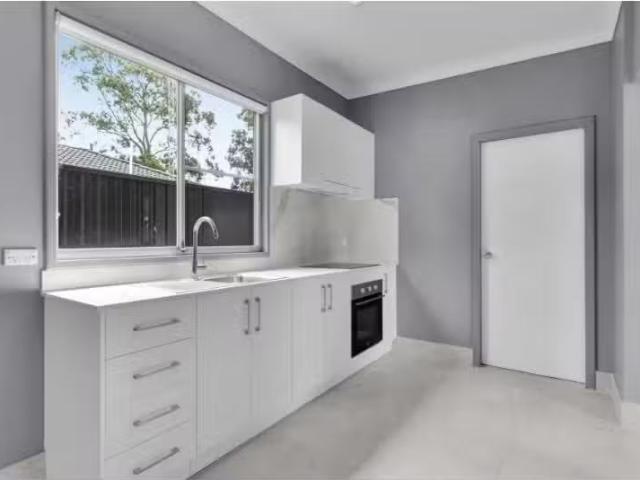 Cheap 1 BR 105A Doncaster Avenue, Narellan House for rent Lis.