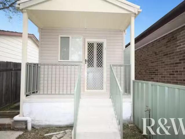 Deal! 1 BR 10A Mandoo Drive, Doonside, NSW 2767