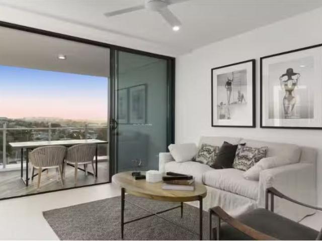 Cozy 1 BR 1108/123 Cavendish Road, COORPAROO Apartment for ren.