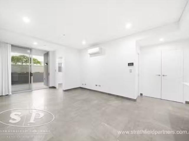 Just in! 1 BR 11/15 Mary Street, Auburn Apartment for rent Li.