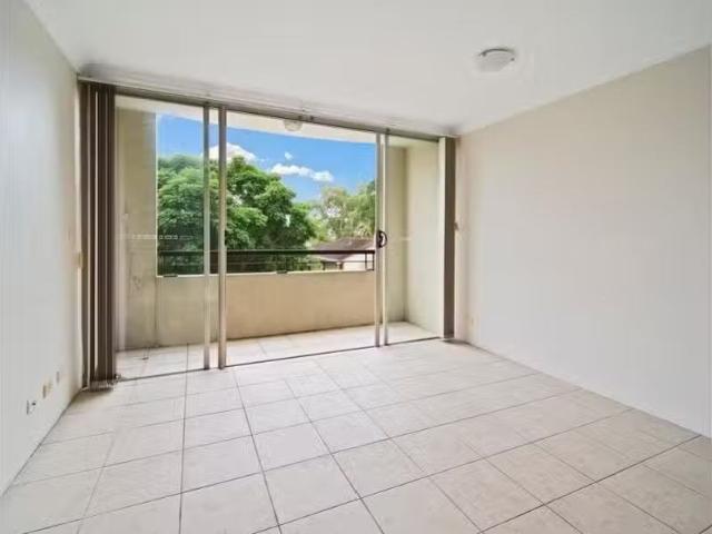 Cheap 1 BR 11/19A Young Street, Neutral Bay Apartment for rent.