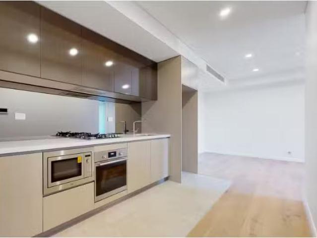 Rental! 1 BR 137/32 Civic Way, Rouse Hill Apartment for rent.