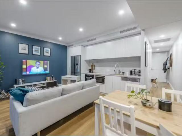 Cheap 1 BR 2/59 Constitution Avenue, Campbell Apartment for re.