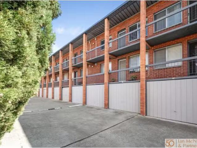 Cheap 1 BR 28/19 Charles Street, Queanbeyan Apartment for rent.