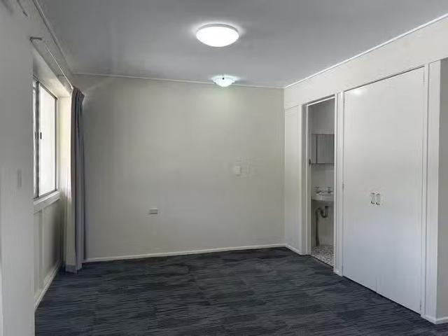 Cozy 1 BR 21/2327 Wynnum Road, Wynnum, QLD 4178