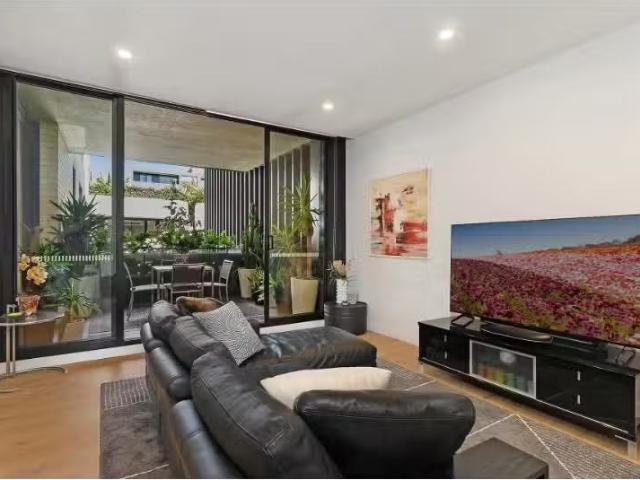 Deal! 1 BR 2206/1 Metters Street, Erskineville Apartment for r.
