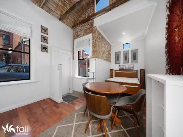 Deal! 1 BR 2/319 Elizabeth Street, NORTH HOBART House for rent.