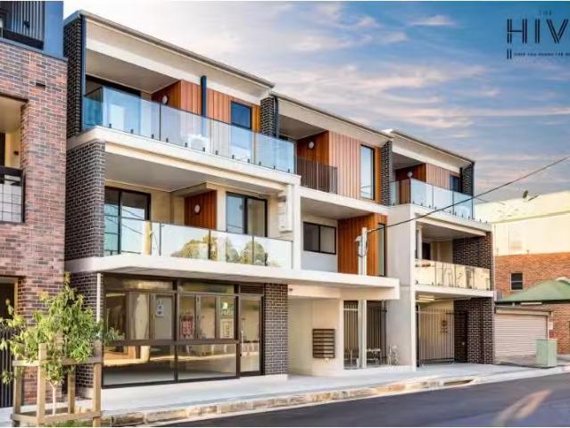 Just in! 1 BR 3/5 Throsby Street, Wickham Apartment for rent.